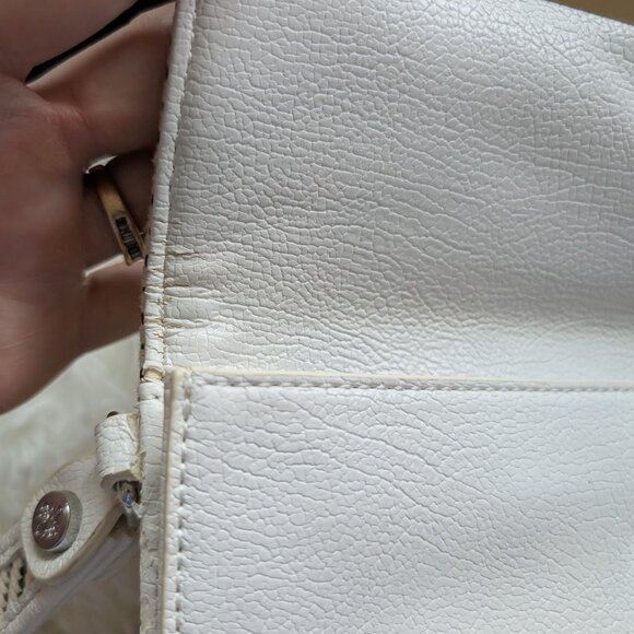 Simply Vera Vera Wang, White Foldover Clutch/Wristlet with Tapestry Detail - Picture 9 of 14